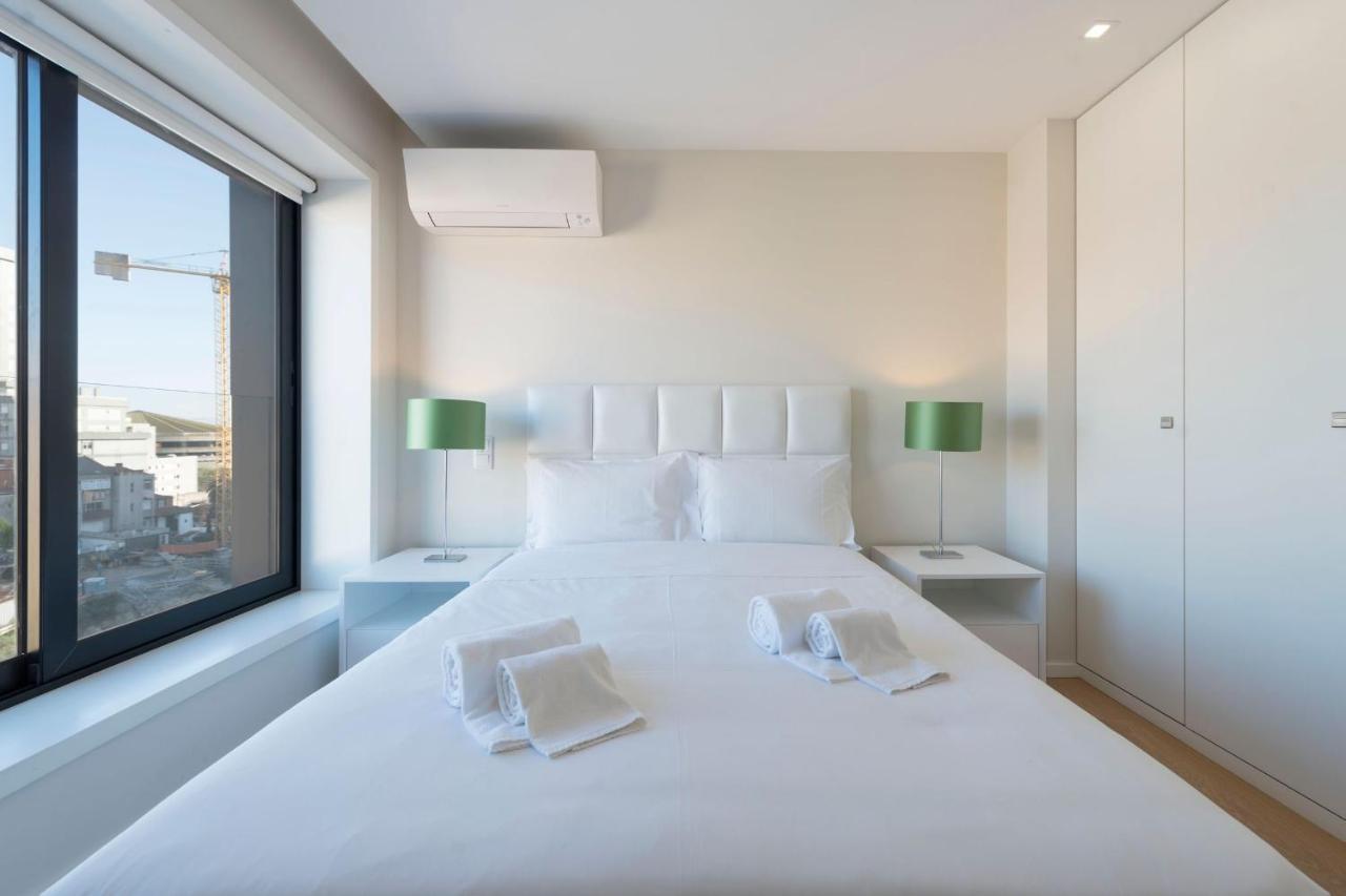 Lovelystay - Trindade Cozy Apartment Porto Eksteriør billede
