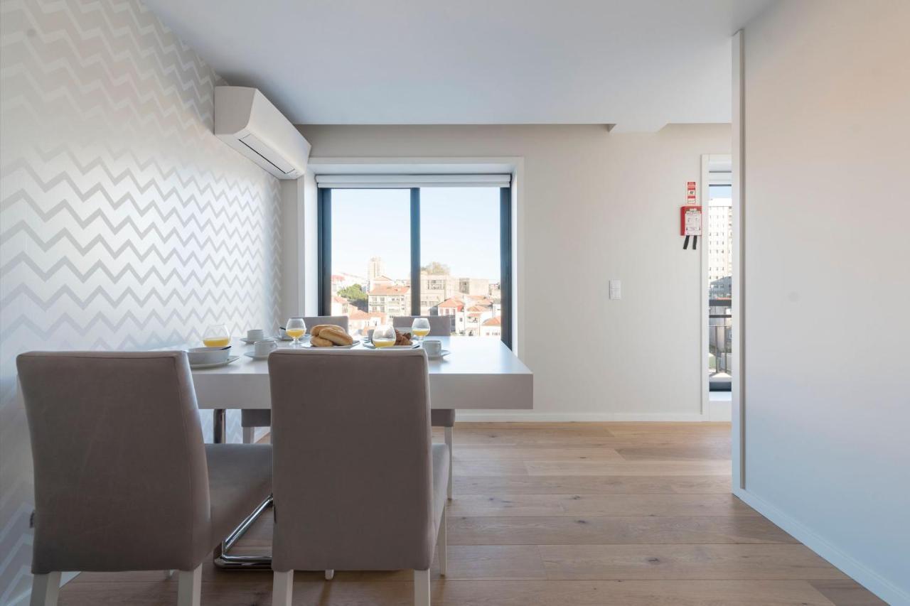 Lovelystay - Trindade Cozy Apartment Porto Eksteriør billede