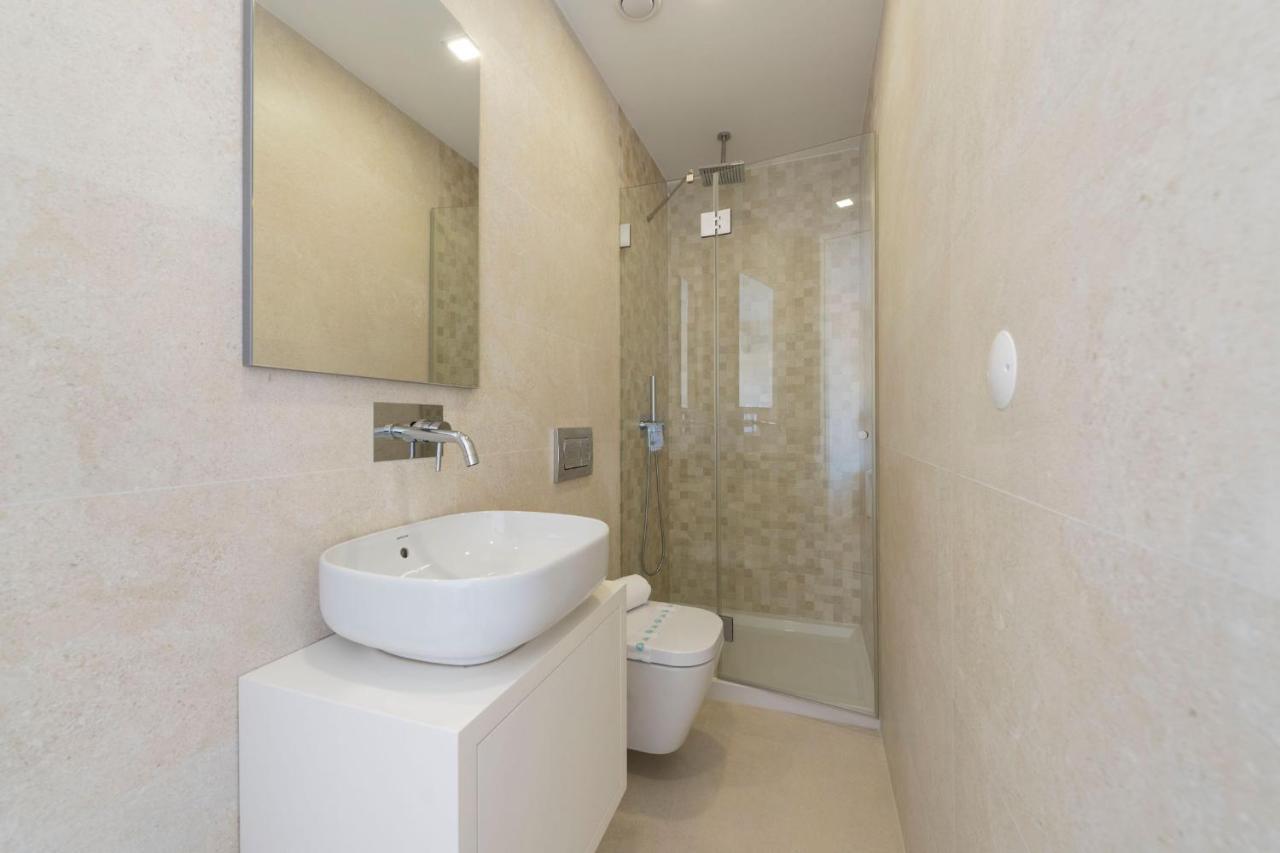 Lovelystay - Trindade Cozy Apartment Porto Eksteriør billede
