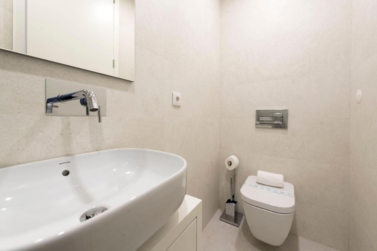 Lovelystay - Trindade Cozy Apartment Porto Eksteriør billede
