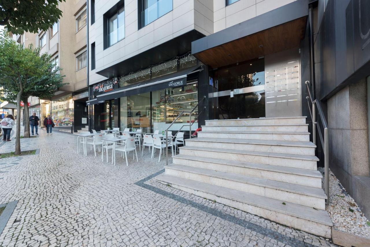 Lovelystay - Trindade Cozy Apartment Porto Eksteriør billede